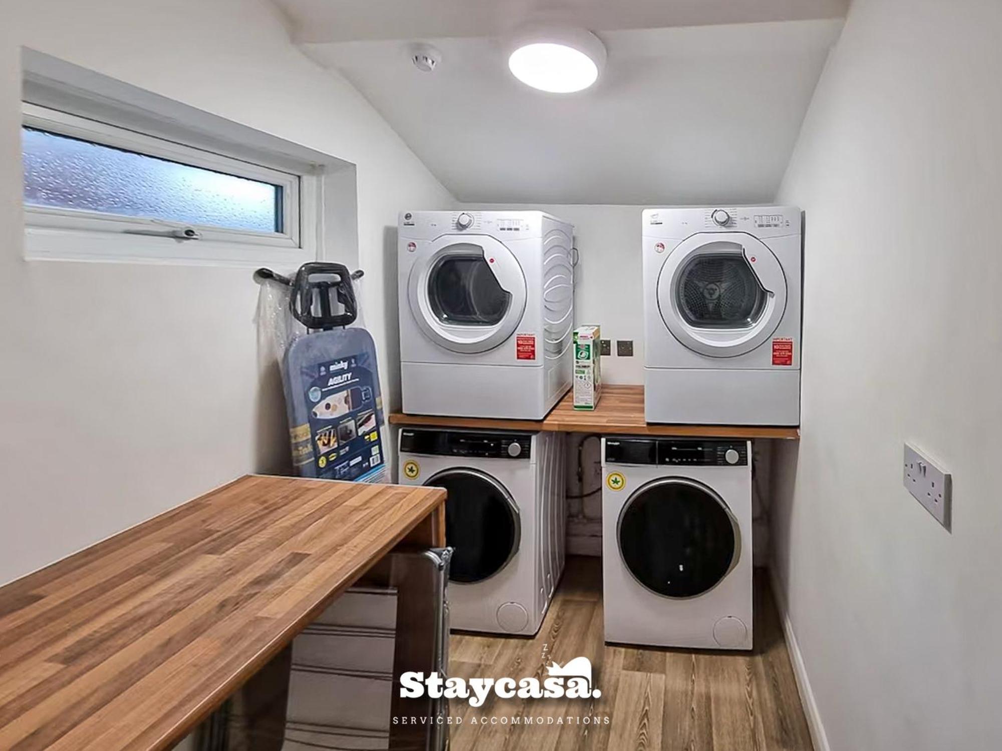 Delightful Spacious Haven With Large Driveway 曼彻斯特 外观 照片