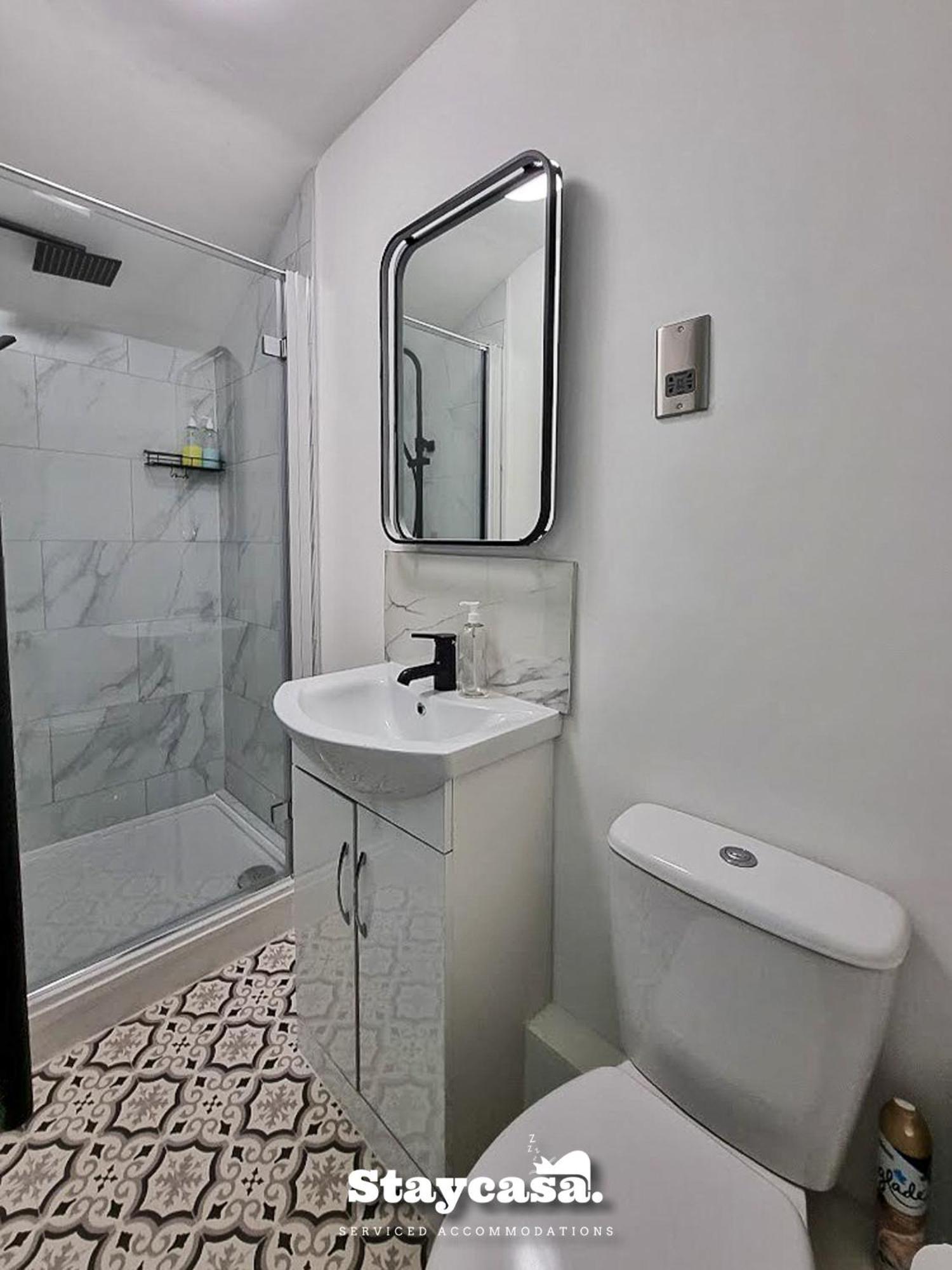 Delightful Spacious Haven With Large Driveway 曼彻斯特 外观 照片